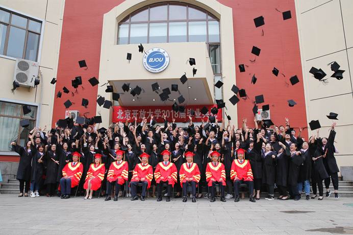 说明: E:\官网新闻\校内主网站\2018.7.12毕业典礼\2018.7.122026世界杯官方合作网站毕业典礼照片\_07W0879.jpg