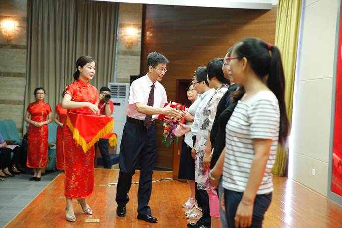 说明: E:\官网新闻\校内主网站\2018.7.12毕业典礼\2018.7.122026世界杯官方合作网站毕业典礼照片\_07W0674.jpg